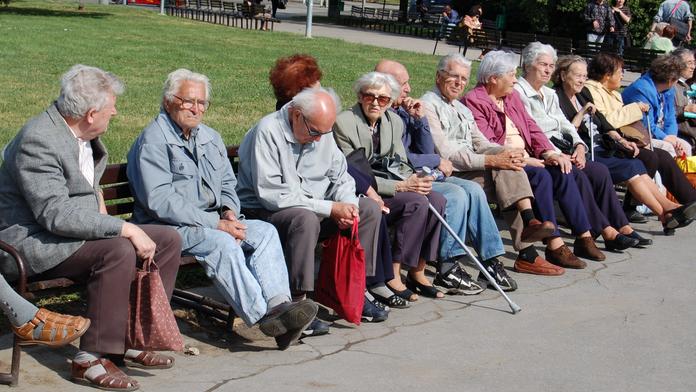 Otřesné trýznění důchodců na Teplicku! Úřady strašlivý domov seniorů neřeší