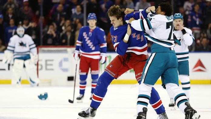 Dva elitní bitkaři proti sobě v NHL. Mluvili spolu už před zápasem, vítěz se zranil