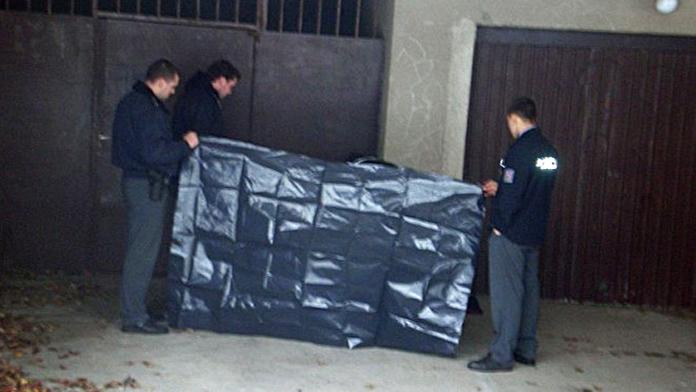Tragédie v Praze! Muž vypadl z paneláku a zemřel
