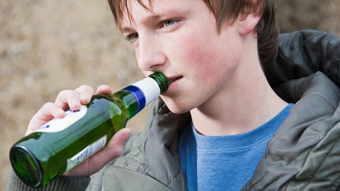 Obchodníci stále prodávají alkohol dětem. Inspekce rozdala pokuty