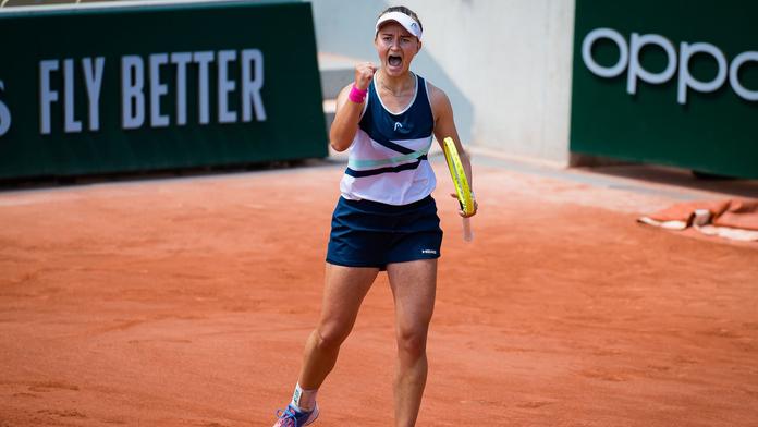 Krejčíková po půlhodině postoupila, soupeřka skrečovala v prvním setu