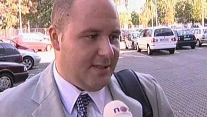 "Geniální podvodník" uvázl v policejní síti