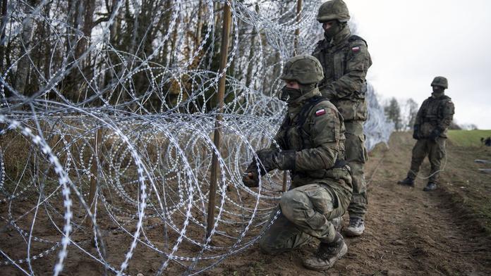 Na polsko-běloruské hranici roste napětí. Poláci se obávají další migrační krize