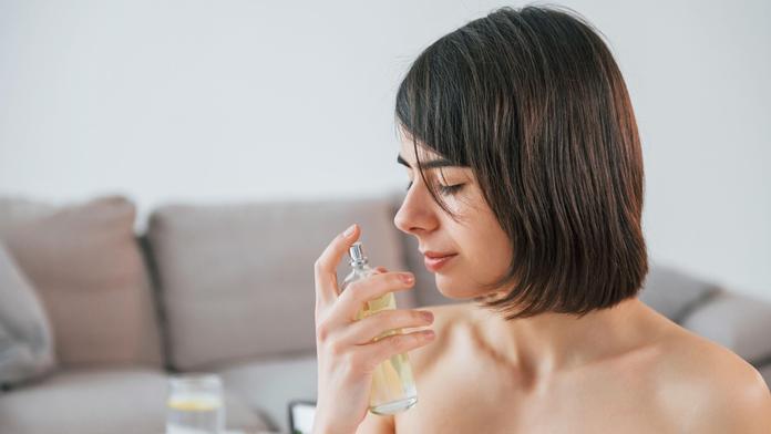 Obchod v Německu zakázal vstup některým zákazníkům. Problém byl jejich parfém