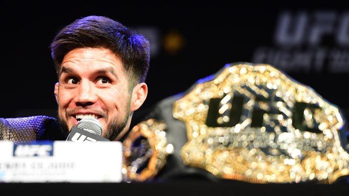 Hitparády pozor! Bývalý UFC šampion rapuje. Provokuje přísnými rýmy