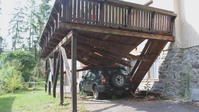 Při pádu terasy se zranilo 16 dětí, padlo obvinění z obecného ohrožení
