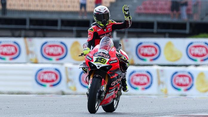 Bautista navýšil vedení v MS superbiků. König dojel jako poslední