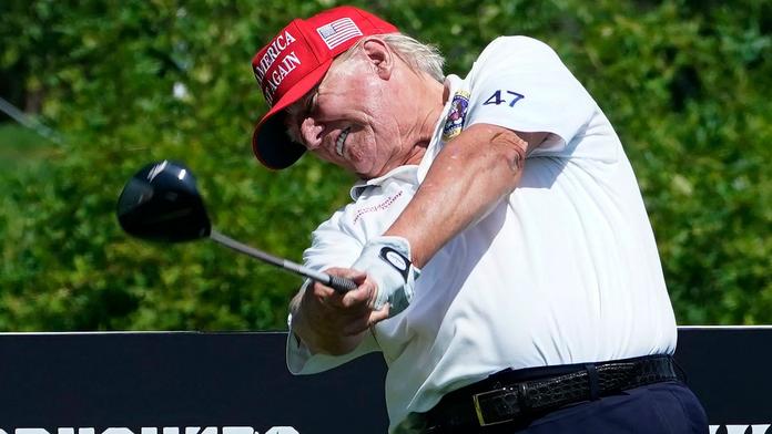 Trump přestal kvůli obavám z atentátu hrát golf a požádal o armádní letadla