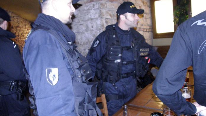 Policejní zátah na mladé opilce. Na Jihlavsku jich chytili sedmnáct