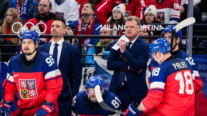 Trenér Radim Rulík na české střídačce na olympijských hrách