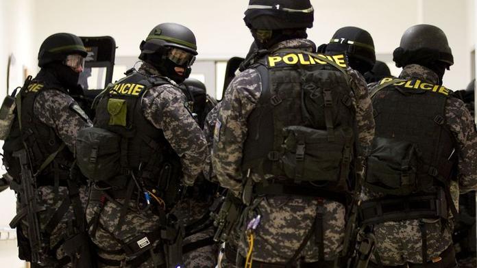 OBŘÍ AKCE POLICIE: Zatkli už osm lidí! Komu jdou po krku?