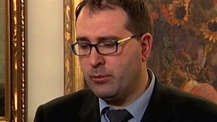 Paroubek může slavit, vláda přišla o 101. hlas. Pohanka odstoupil