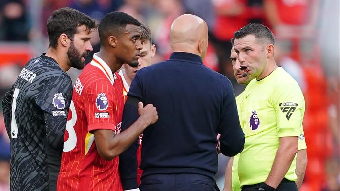 Nechutný výlev a obviňování. Asociace zveřejnila, co trenér Slot křičel na sudího