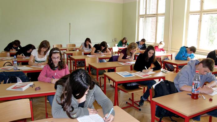 Čeští studenti v demokracii nevěří, odhalil velký průzkum