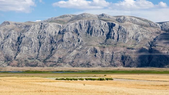 Oblíbená destinace čelí zvláštnímu jevu. Země se místním bortí pod nohama
