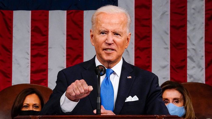 "Dochází nám trpělivost." Biden chce v USA zavést povinné očkování