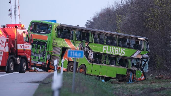 Z tragické nehody autobusu v Německu je obviněn Čech. Chtěl si jen nasadit čepici