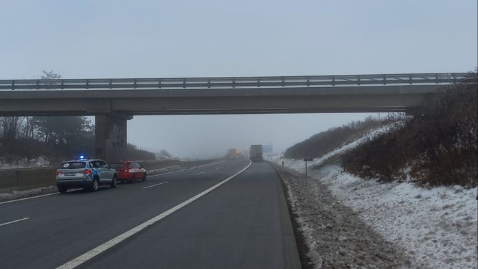 Na D1 nabouralo auto a začalo hořet. Dálnice na Brno byla uzavřená