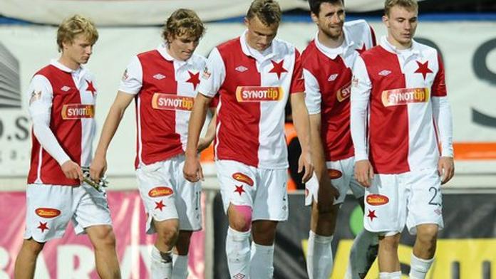 Slavia porazila Olomouc. Byl u toho i Straka a fanoušci skandovali: Táhni na Spartu!