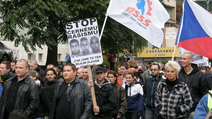 Lidé PROTESTOVALI PROTI ROMSKÉ KRIMINALITĚ! Pochodovali Ústím...