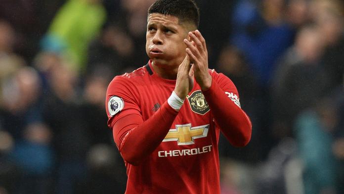 Vrať se domů, žádala ho matka. A 29letý hráč Manchesteru poslechl