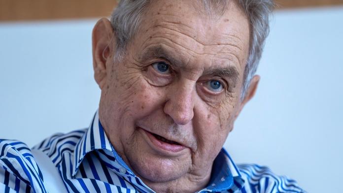 Probíhá útok na náš systém. Zeman se znovu ozval kvůli Ústavnímu soudu