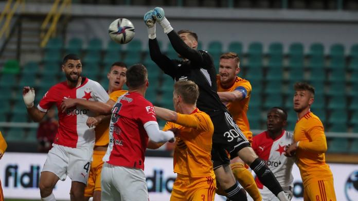 Fotbalisté Dukly Praha v loňském utkání MOL Cupu proti Slavii