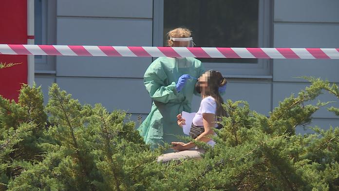 Nakažených koronavirem je rekordních 4674. Nejvíc od začátku epidemie