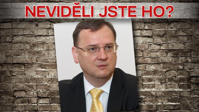 Hledá se premiér ČR. Ztratil se dnes v 3.30 hodin. Výška: 193 cm, váha 106 kg