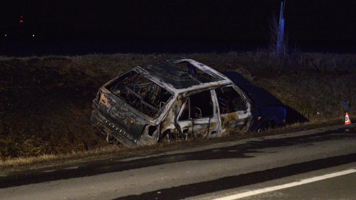 Smrtelná nehoda uzavřela silnici I. třídy. Další člověk uhořel