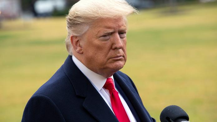 "Viděl jsem důkazy o tom, že virus vznikl v laboratoři," prohlásil Trump