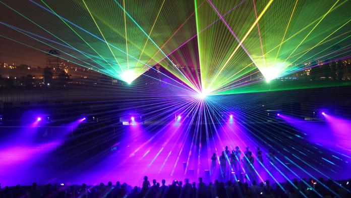 Prahu v srpnu rozzáří tuna pyrotechniky a nejsilnější lasery