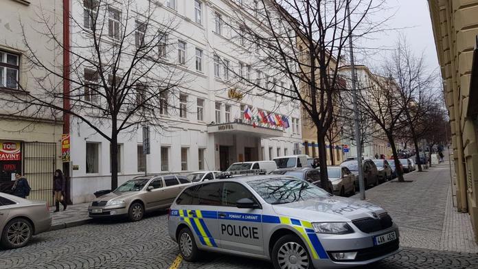 Krvavá lázeň v pražském hotelu! V pokoji našli mrtvolu muže a dopis