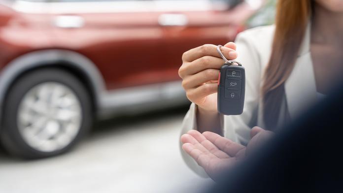 Na autech ze zahraničí se dají ušetřit desetitisíce. Příklady konkrétních vozů