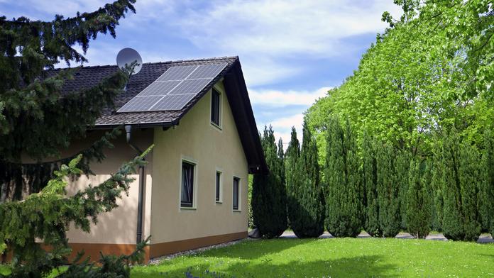 Solární panely "vyráběly" víc elektřiny, než je fyzikálně možné!