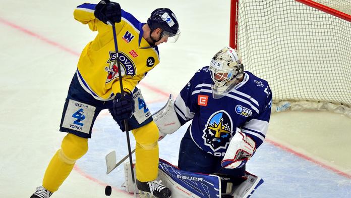 Urážky i pěsti. Bývalý extraligový hokejista napadl manažera a vrátnou