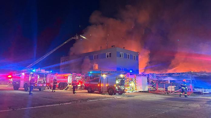 Kvůli žhářství v Pardubicích je zadržených už pět lidí, oznámil Metnar
