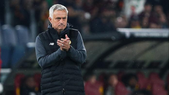 José Mourinho se neudržel, postup AS Řím do finále řádně oplakal