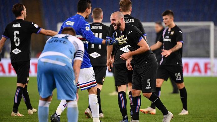 Slavil s nahým zadkem! Po gólu v nastavení přišel útočník o všechno
