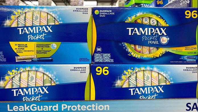 Výrobce tamponů rozzuřil ženy. Nevhodně vtipkoval na sociální síti