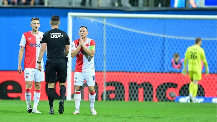 Boleslav penaltu opakovala správně. Faul na Višinského za žlutou, zní z komise