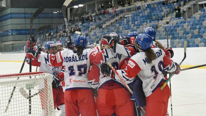 Češky spustily kanonádu a jsou zase blíž olympiádě. Trefila se i Erbanová