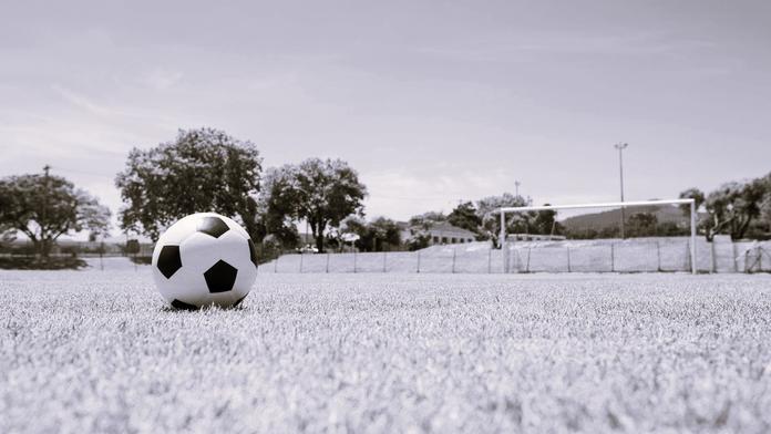 Tragédie přímo na hřišti: Teprve 15letá fotbalistka po kolapsu zemřela