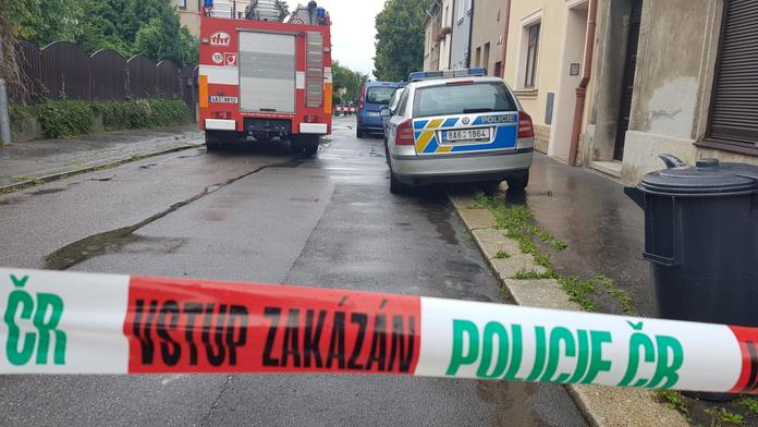 Kvůli úniku plynu z prázdného bytu evakuovali desítky lidí v Janově