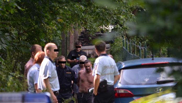 Ozbrojený muž prchal před policisty! Dokonce se i střílelo
