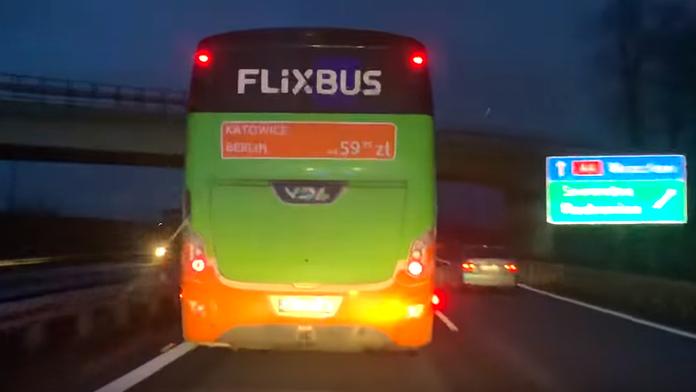 Řidič autobusu bezohledně blokoval sanitku! Prý ji neviděl ani neslyšel