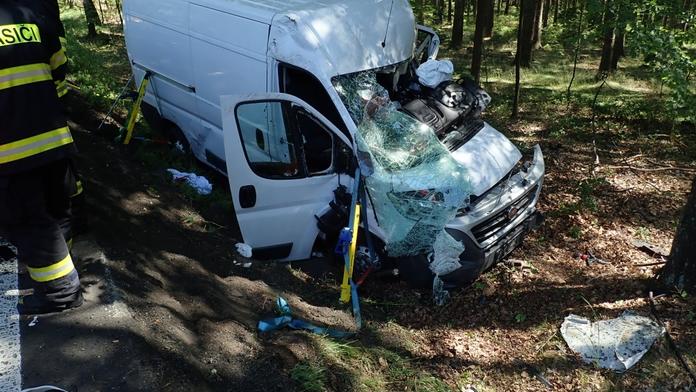 Svědci podpírali vlastníma rukama dodávku. Zachránili řidiči život