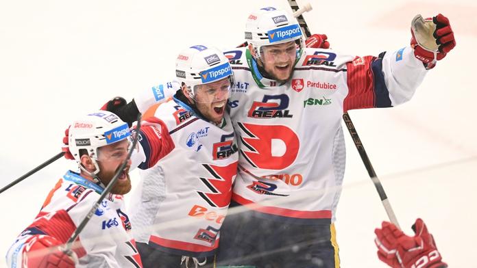 Pardubice jsou ve finále. Semifinálové derby ovládly v pěti zápasech