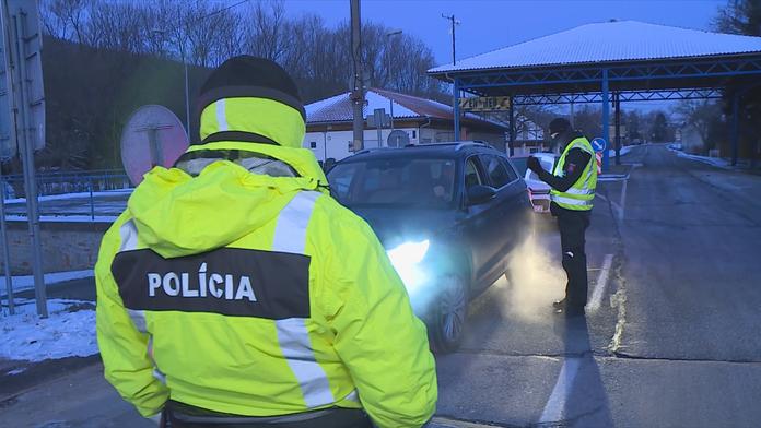 Slováci výrazně přitvrdí. Za rychlost i telefon za volantem budou brát řidičáky