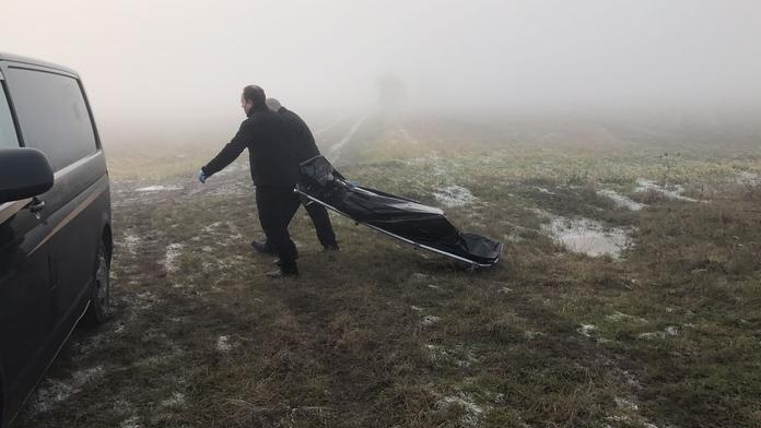 U Hostivic objevila policie mrtvého muže s prostřelenou hlavou